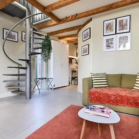 Villa Cosy Housetypical Space In By Su E Luís