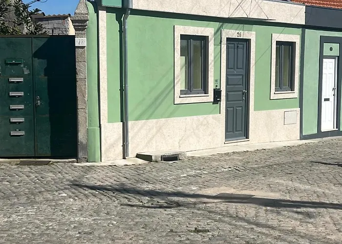 Villa Cosy Housetypical Space In By Su E Luís