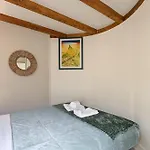Vila Cosy Housetypical Space In By Su E Luis