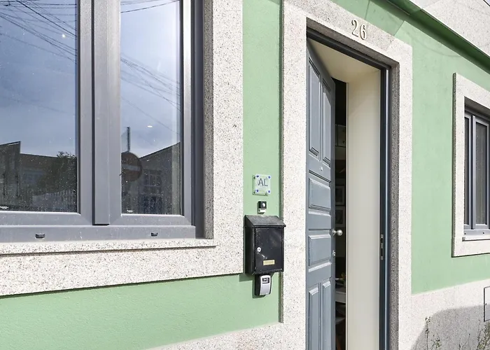 فيلة Cosy Housetypical Space In By Su E Luis *